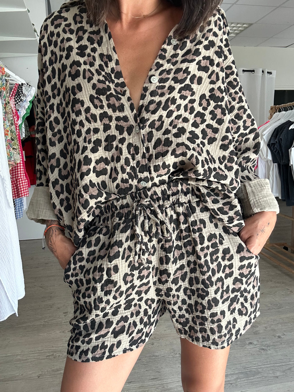 Andréa – Ensemble chemise + short léopard