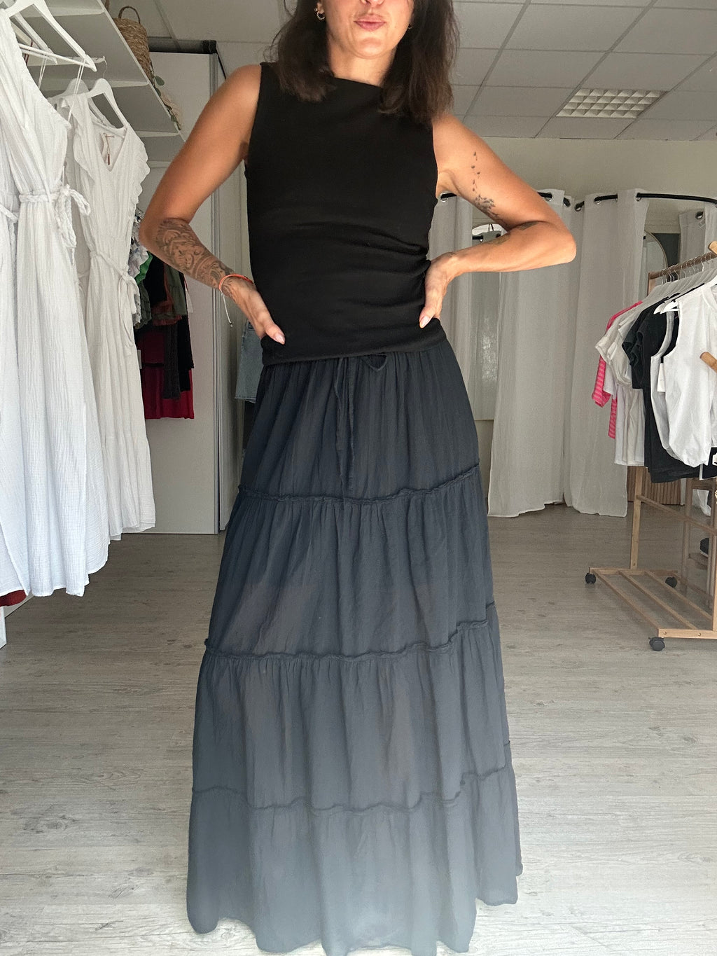 Elodie-Jupe longue noire en coton semi transparente
