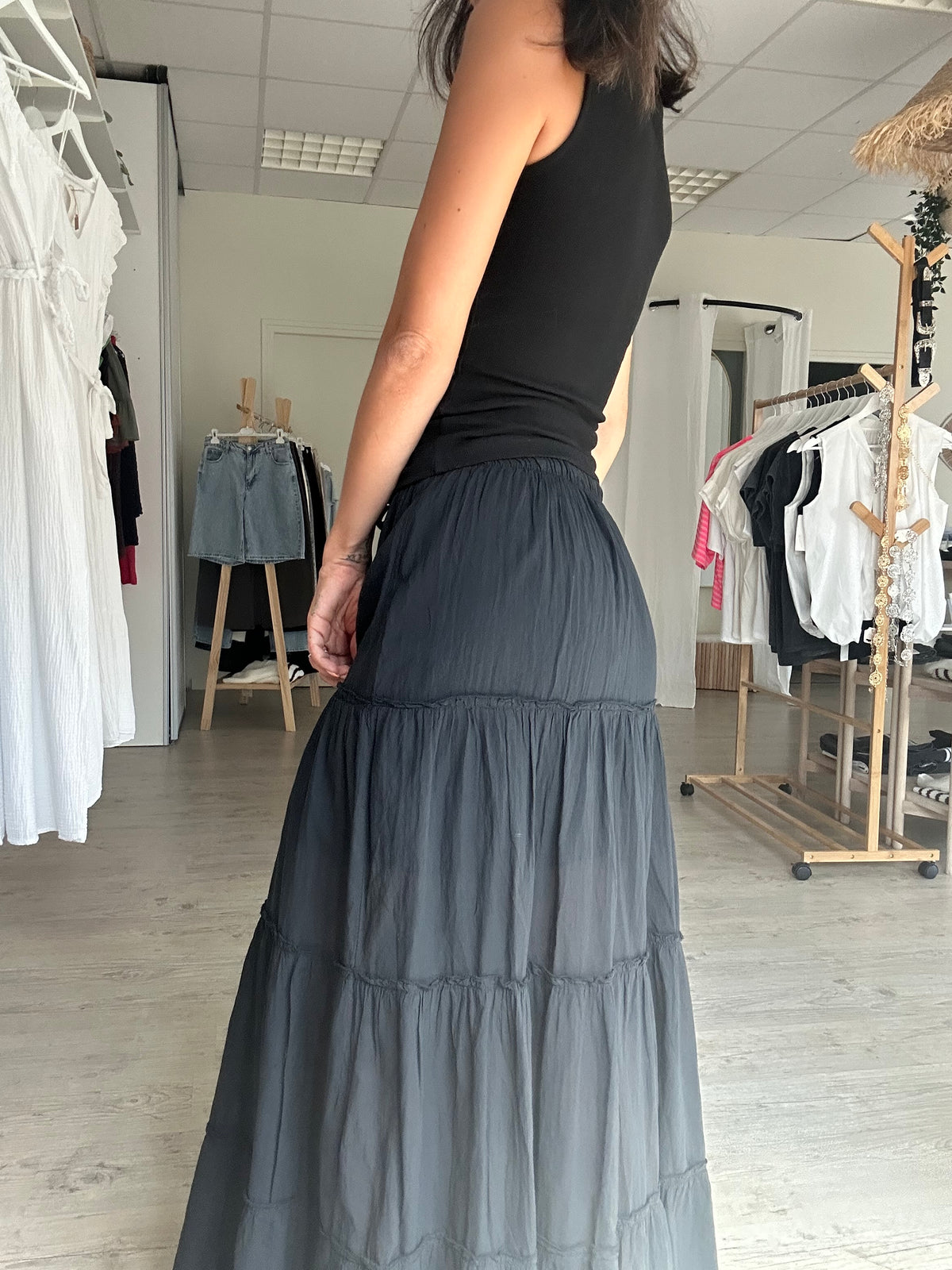 Elodie-Jupe longue noire en coton semi transparente