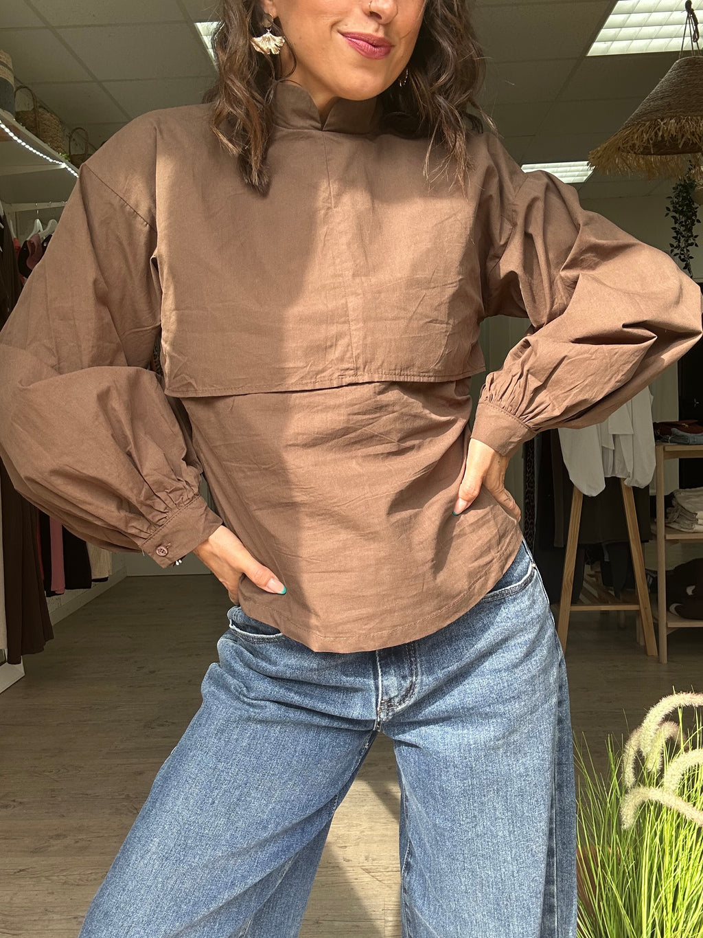 Suzanne - Chemise col montant marron