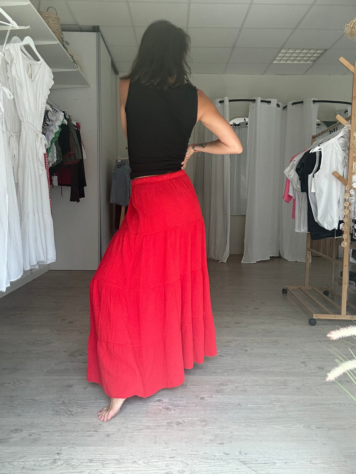 Elodie-Jupe longue rouge en coton semi transparente