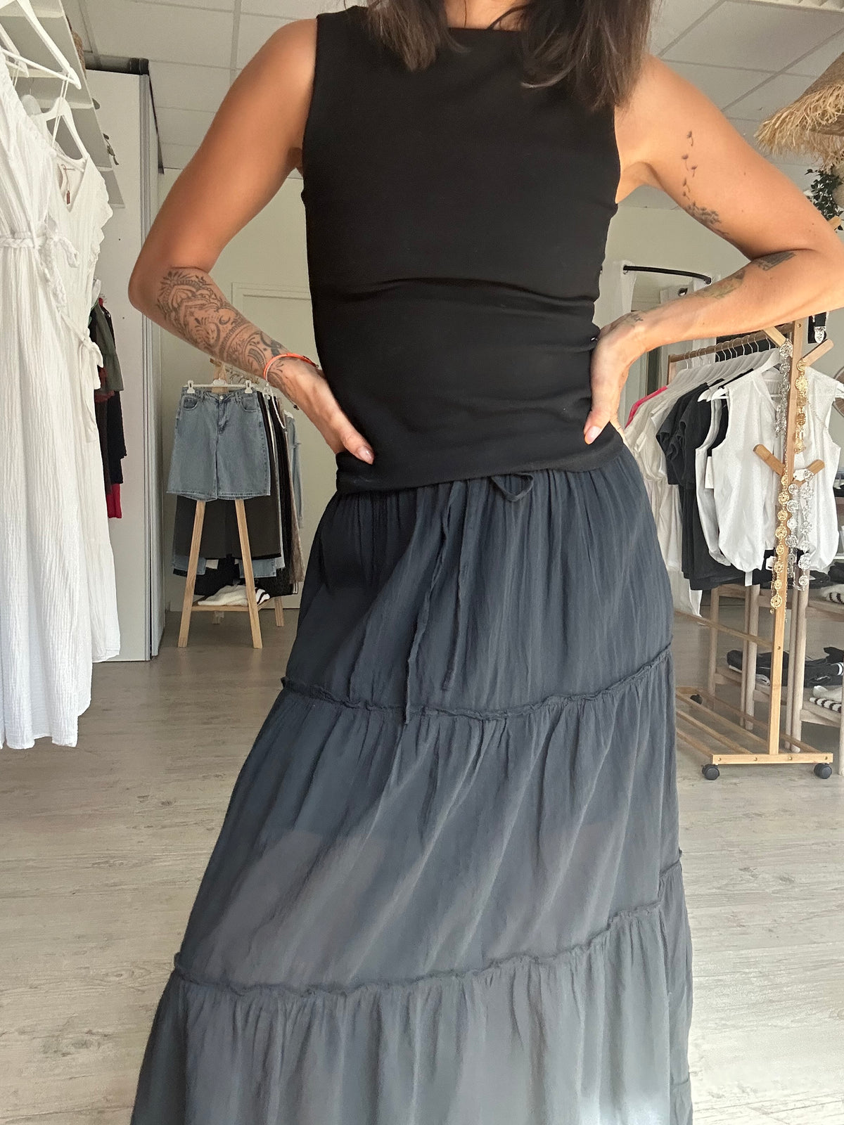 Elodie-Jupe longue noire en coton semi transparente