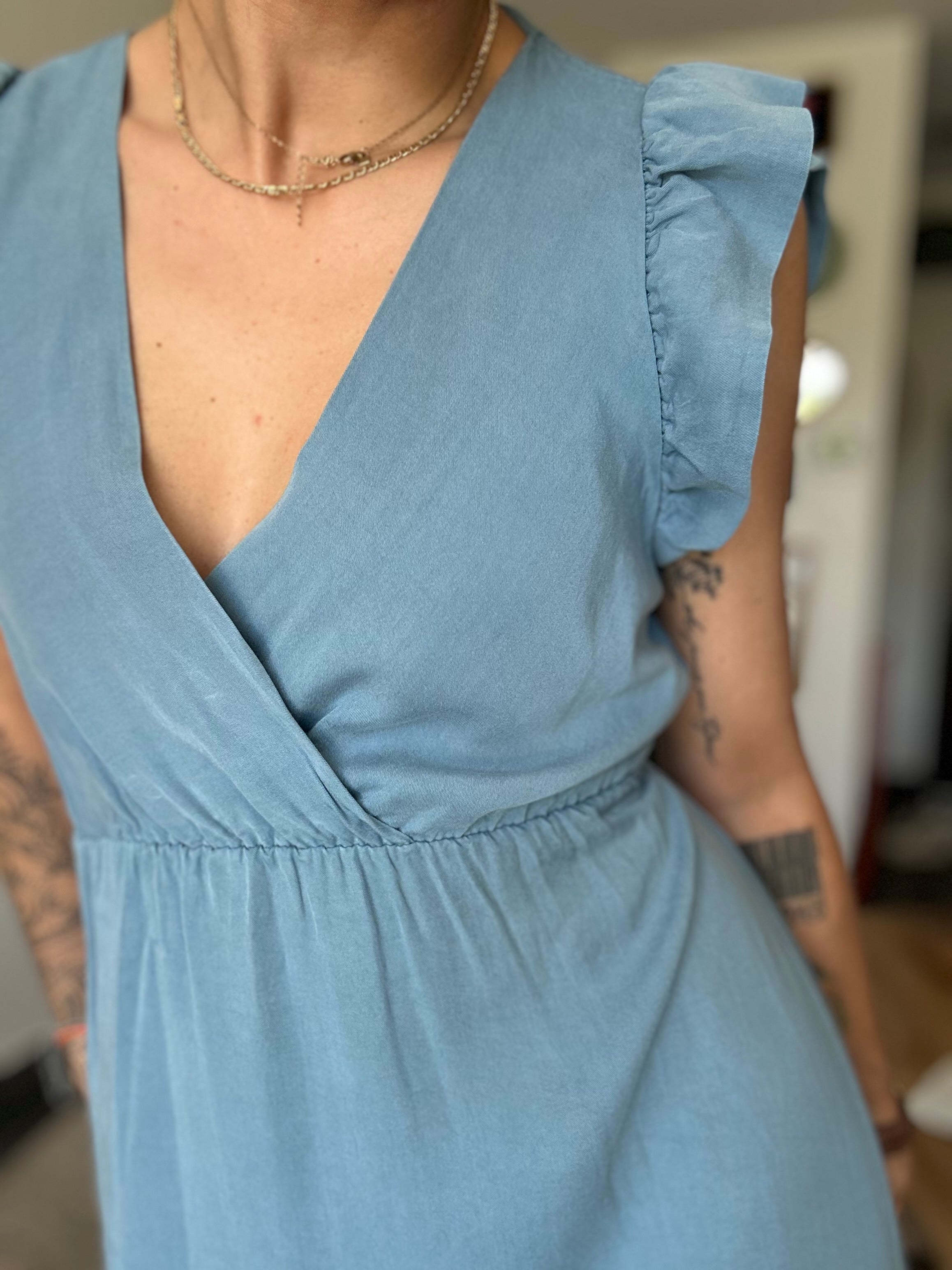 Céleste - robe longue à volant bleu jean