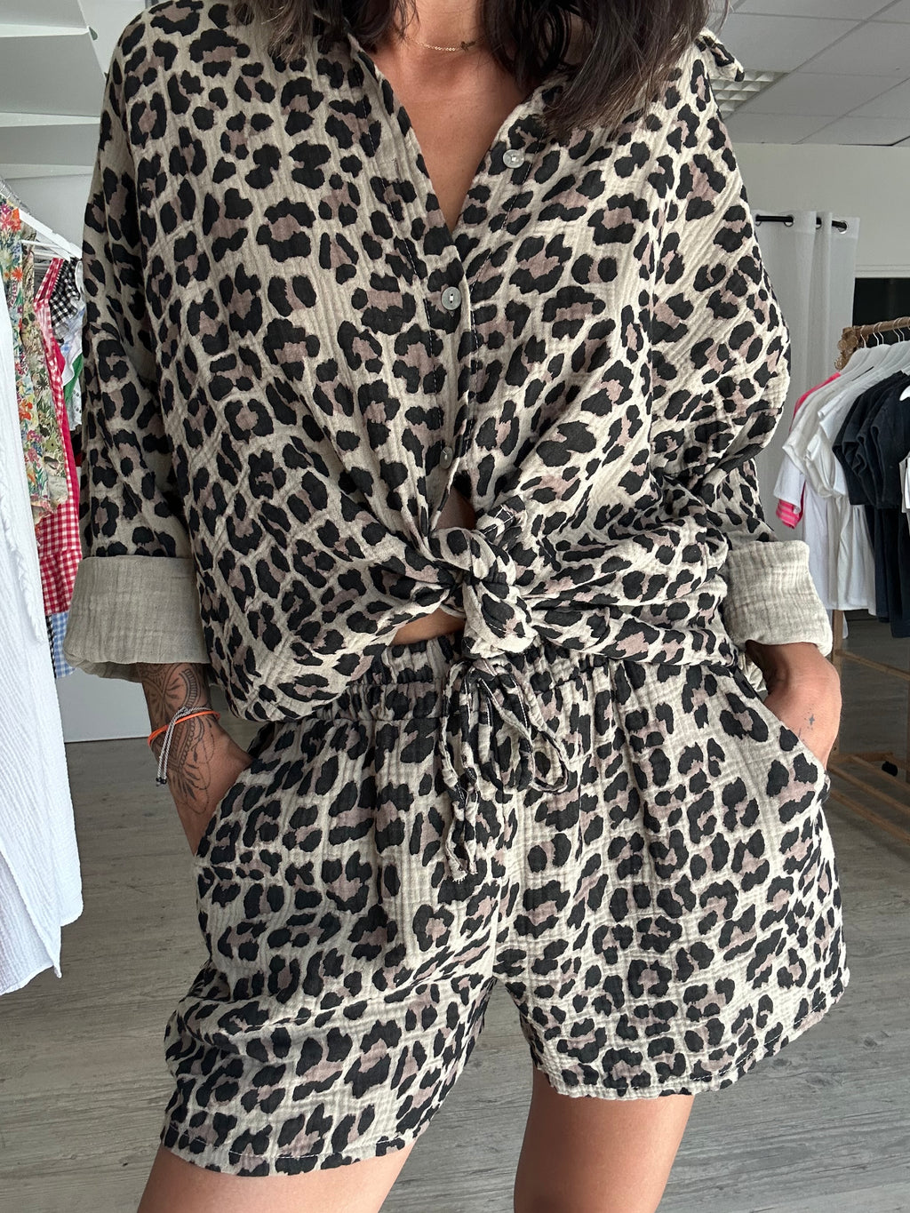 Andréa – Ensemble chemise + short léopard