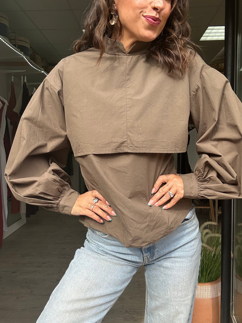 Suzanne - Chemise col montant kaki