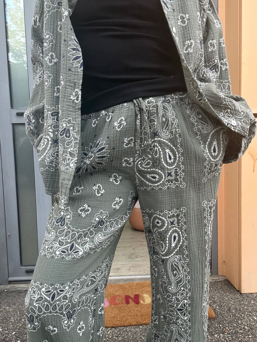 Ensemble chemise & pantalon en gaze de coton – Imprimé bandana kaki