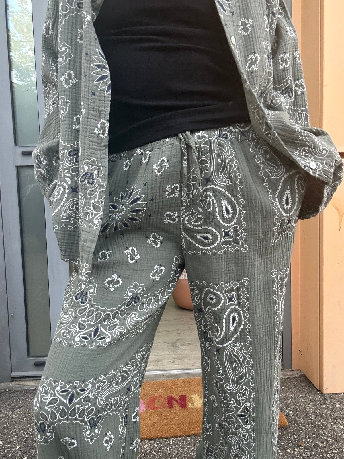 Ensemble chemise & pantalon en gaze de coton – Imprimé bandana kaki